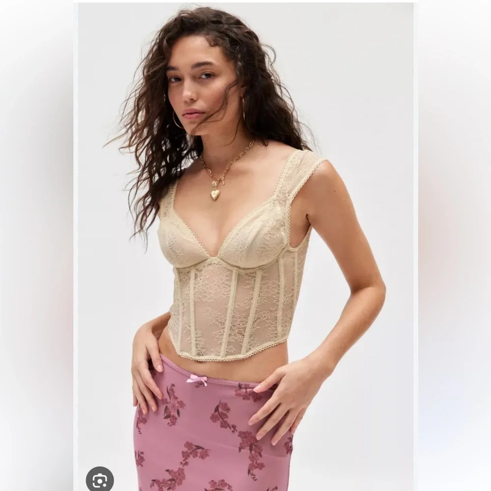 Urban Outfitters Out From Under Amour Lace Cream/Ecru Corset - Picture 1 of 6
